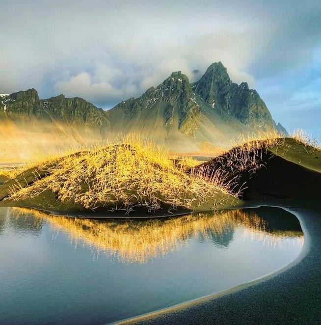 Waves of Vestrahorn in context